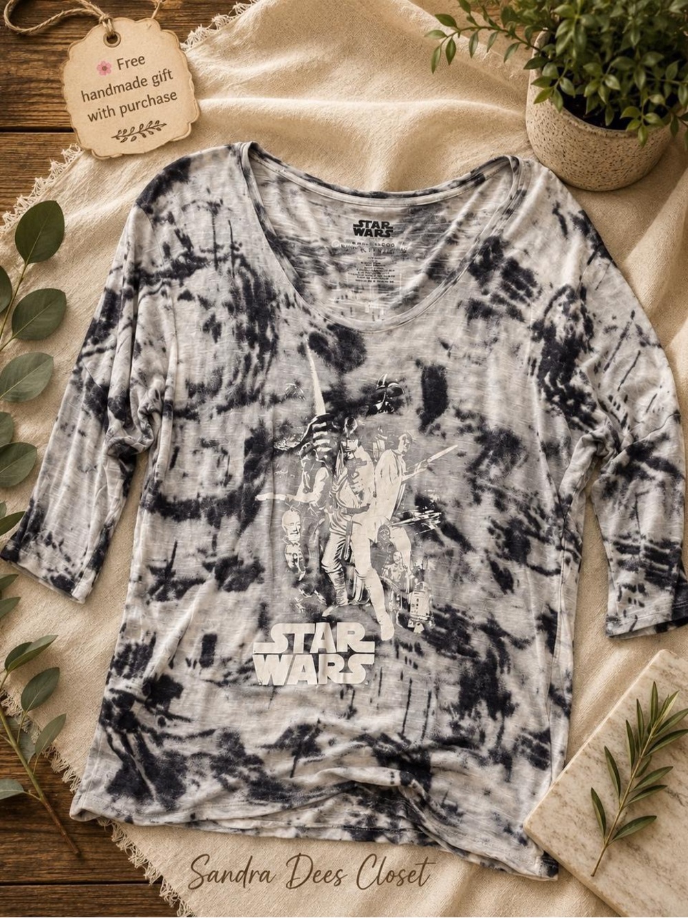 Rock & Republic Women's Black & White Tie-Dye Star Wars Graphic Top
